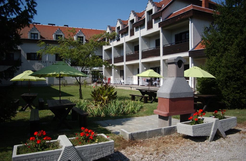 Siesta Club Apartman Harkány מראה חיצוני תמונה