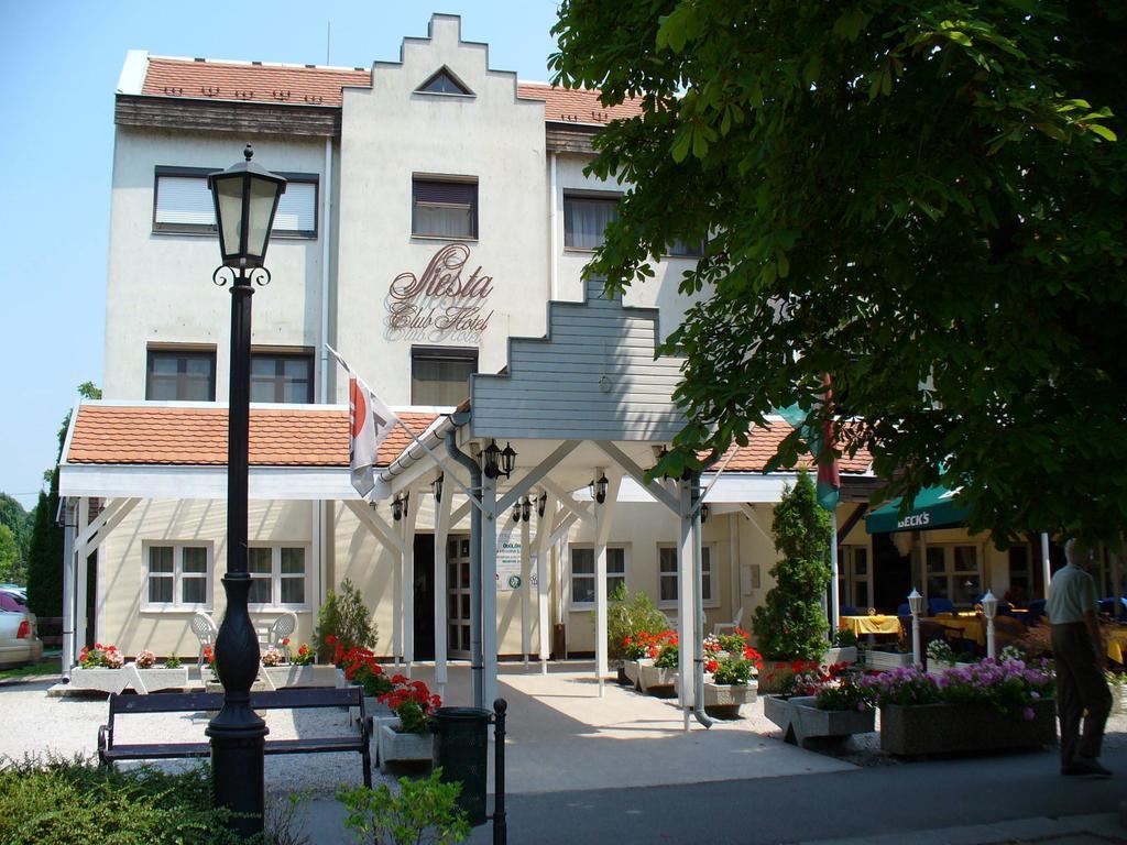 Siesta Club Apartman Harkány מראה חיצוני תמונה