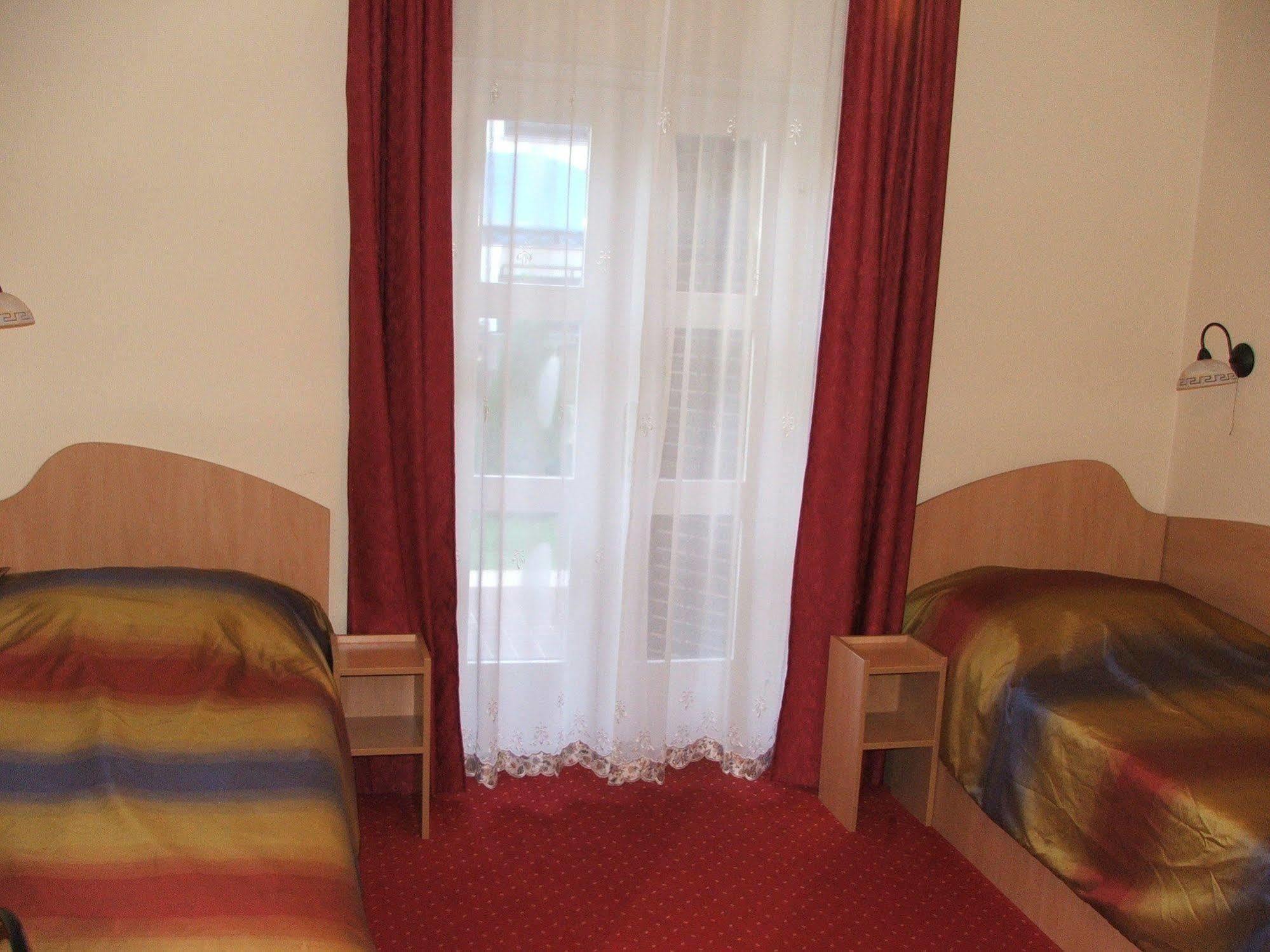 Siesta Club Apartman Harkány מראה חיצוני תמונה