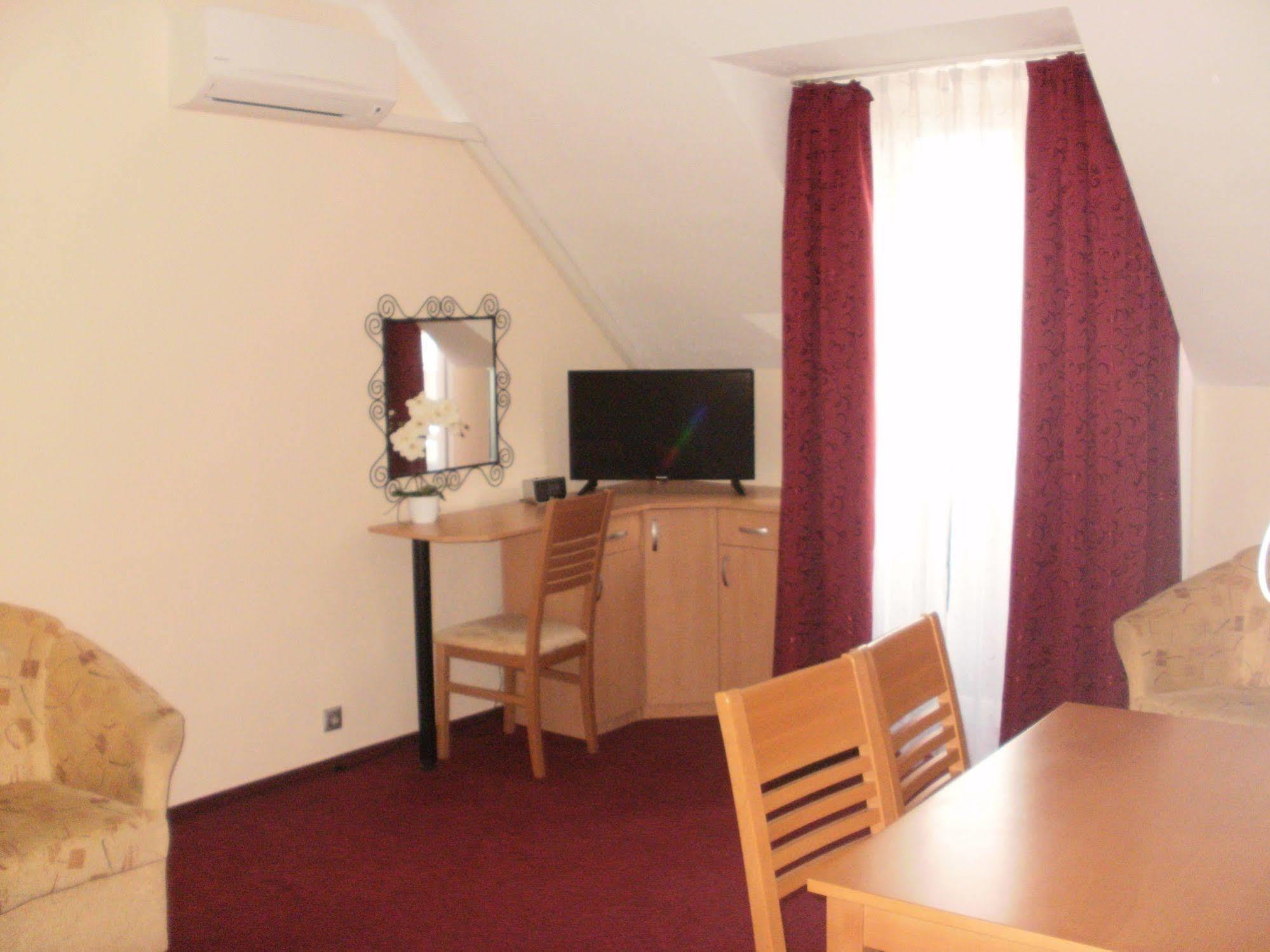 Siesta Club Apartman Harkány מראה חיצוני תמונה