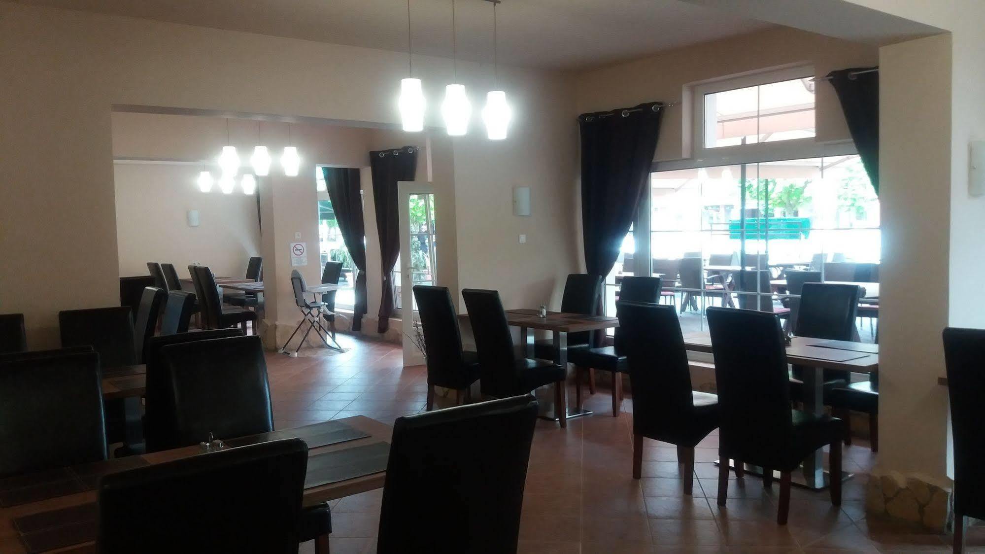 Siesta Club Apartman Harkány מראה חיצוני תמונה