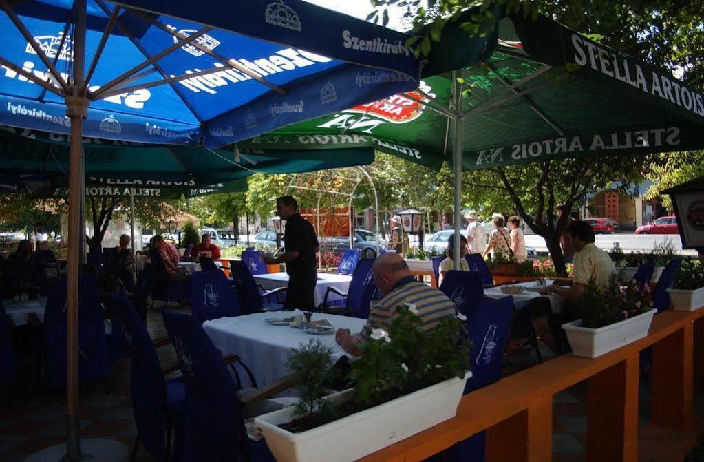Siesta Club Apartman Harkány מראה חיצוני תמונה