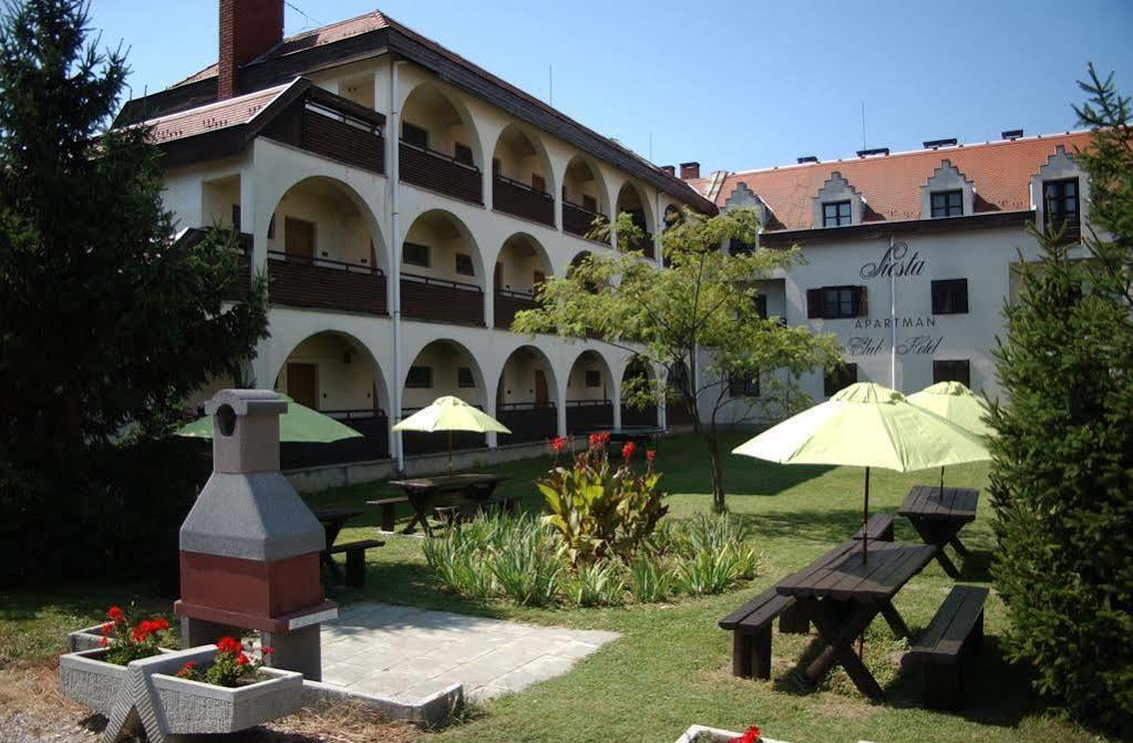 Siesta Club Apartman Harkány מראה חיצוני תמונה