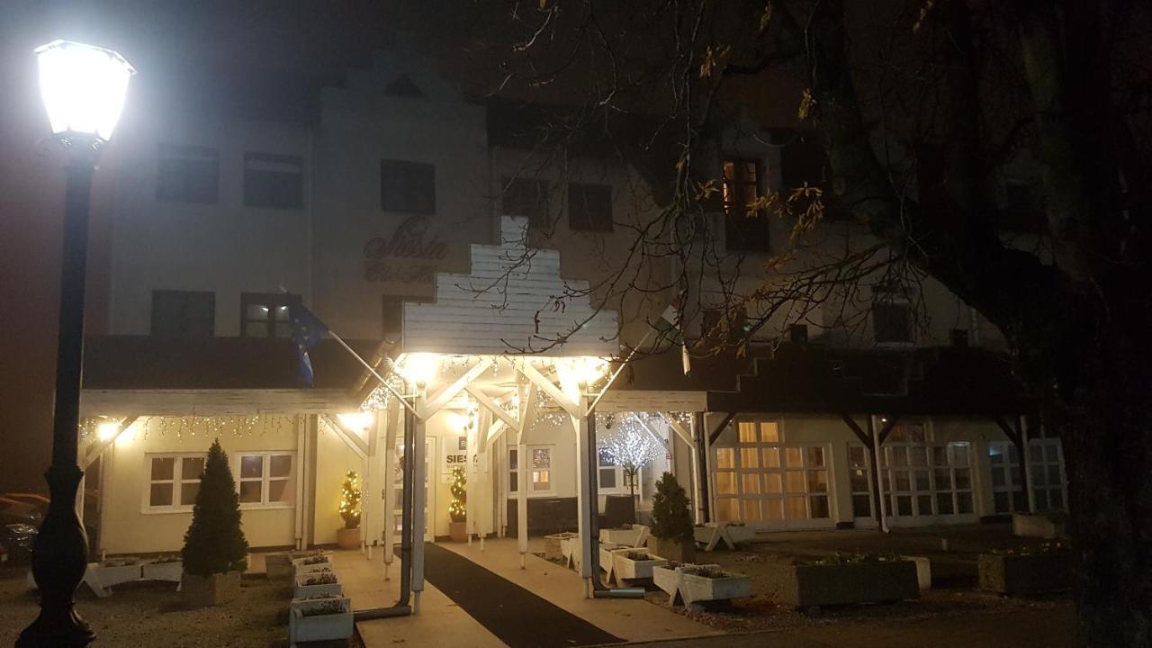 Siesta Club Apartman Harkány מראה חיצוני תמונה